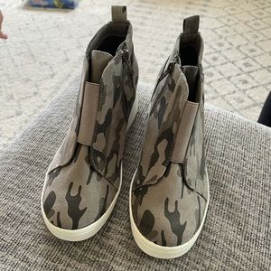 Mia kids camo shoes